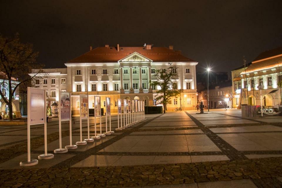 Family & Business Elegant Apartments Rynek Centrum Downtown - 2 Bedroom, Balcony, Parking Kielce Exterior photo